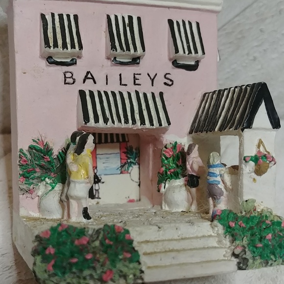 🎉2/$16 Miniature Baileys Store Front House Limited Edition 2002 Baileys Jamaica - Picture 4 of 5